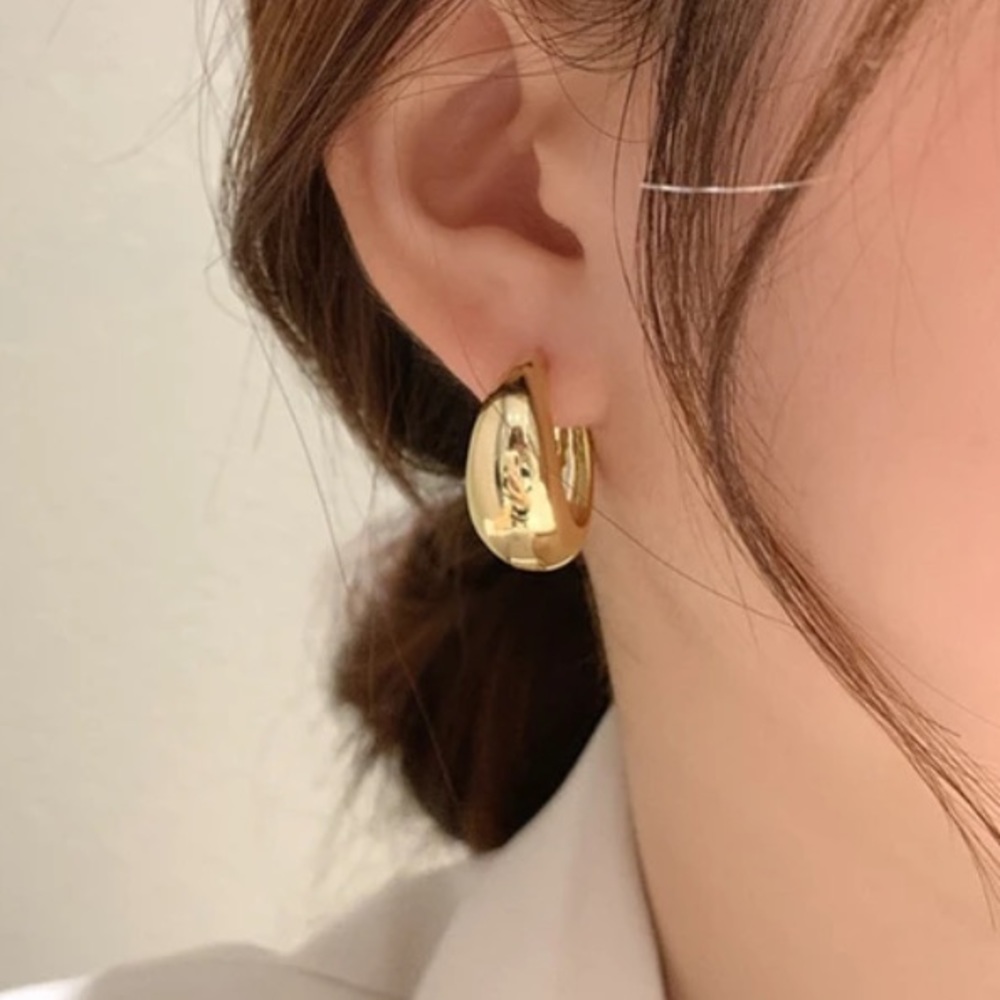 NWT 18k GOLD PLATED Small HOOP EARRINGS